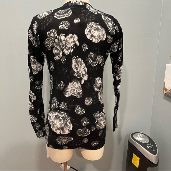 Prabal Gurung Meet The Parents Black & White Floral Print V Neck Button Cardigan - Picture 5 of 8